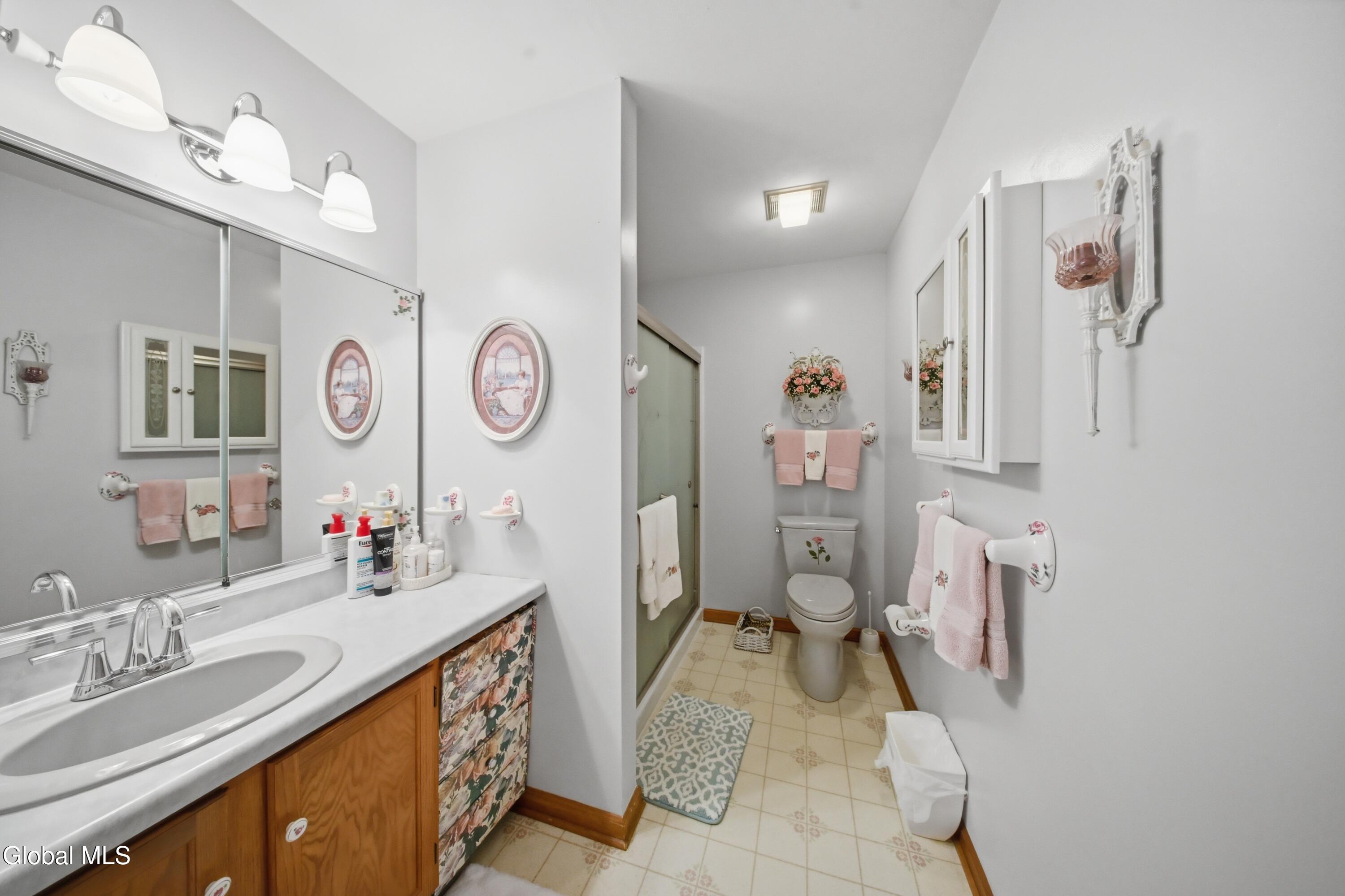 11 Bridgewood Lane Watervliet NY 12189
