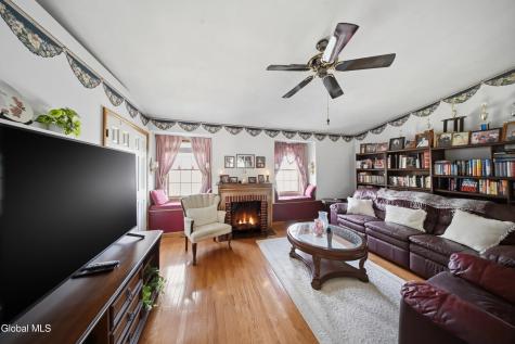 11 Bridgewood Lane Watervliet NY 12189