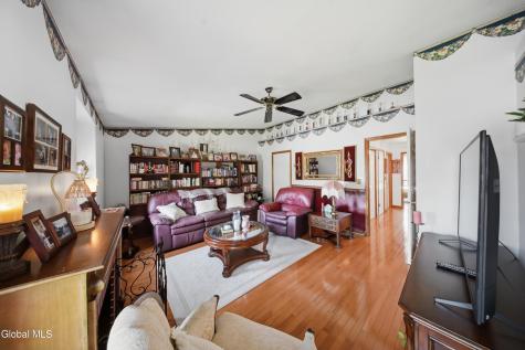 11 Bridgewood Lane Watervliet NY 12189