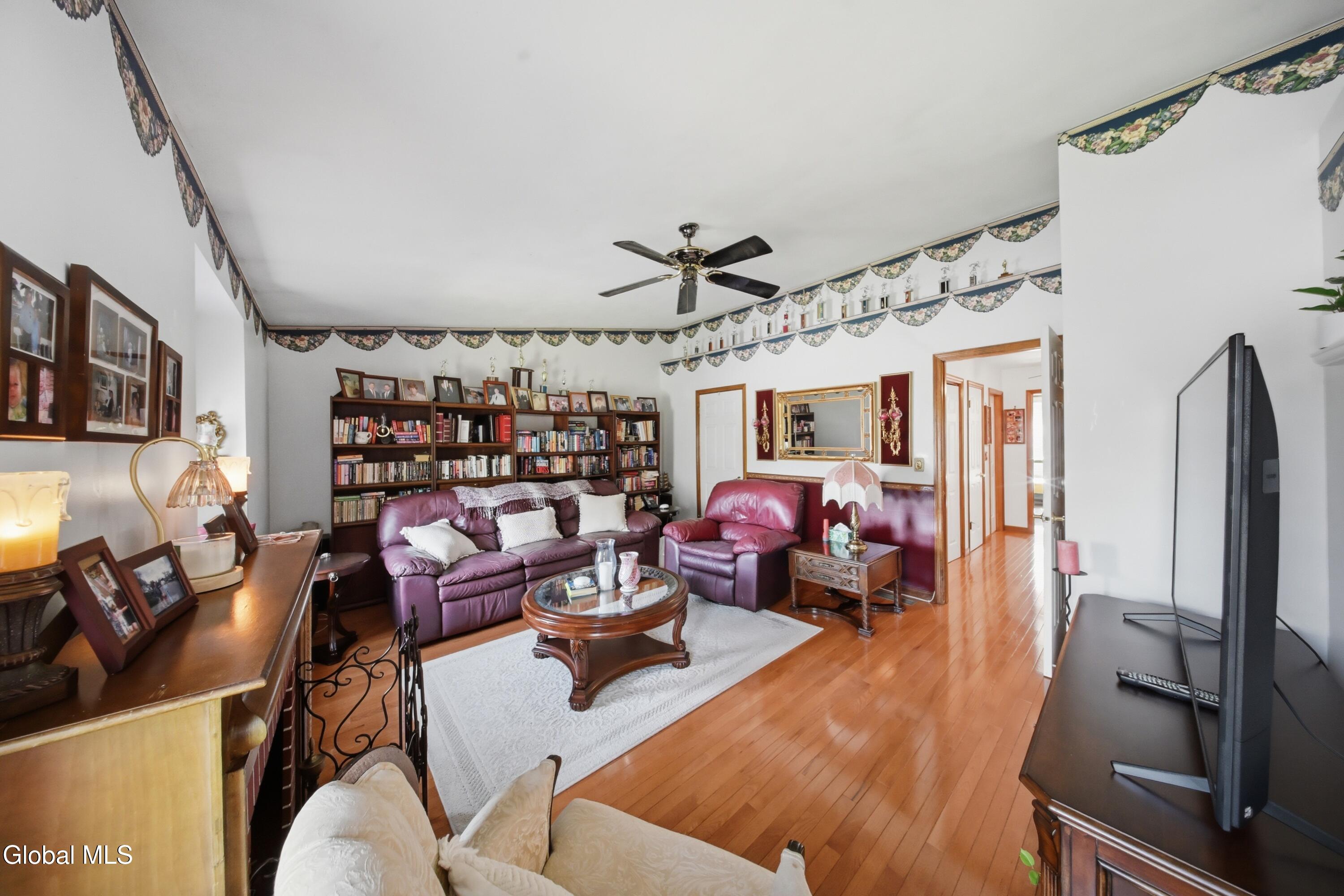 11 Bridgewood Lane Watervliet NY 12189