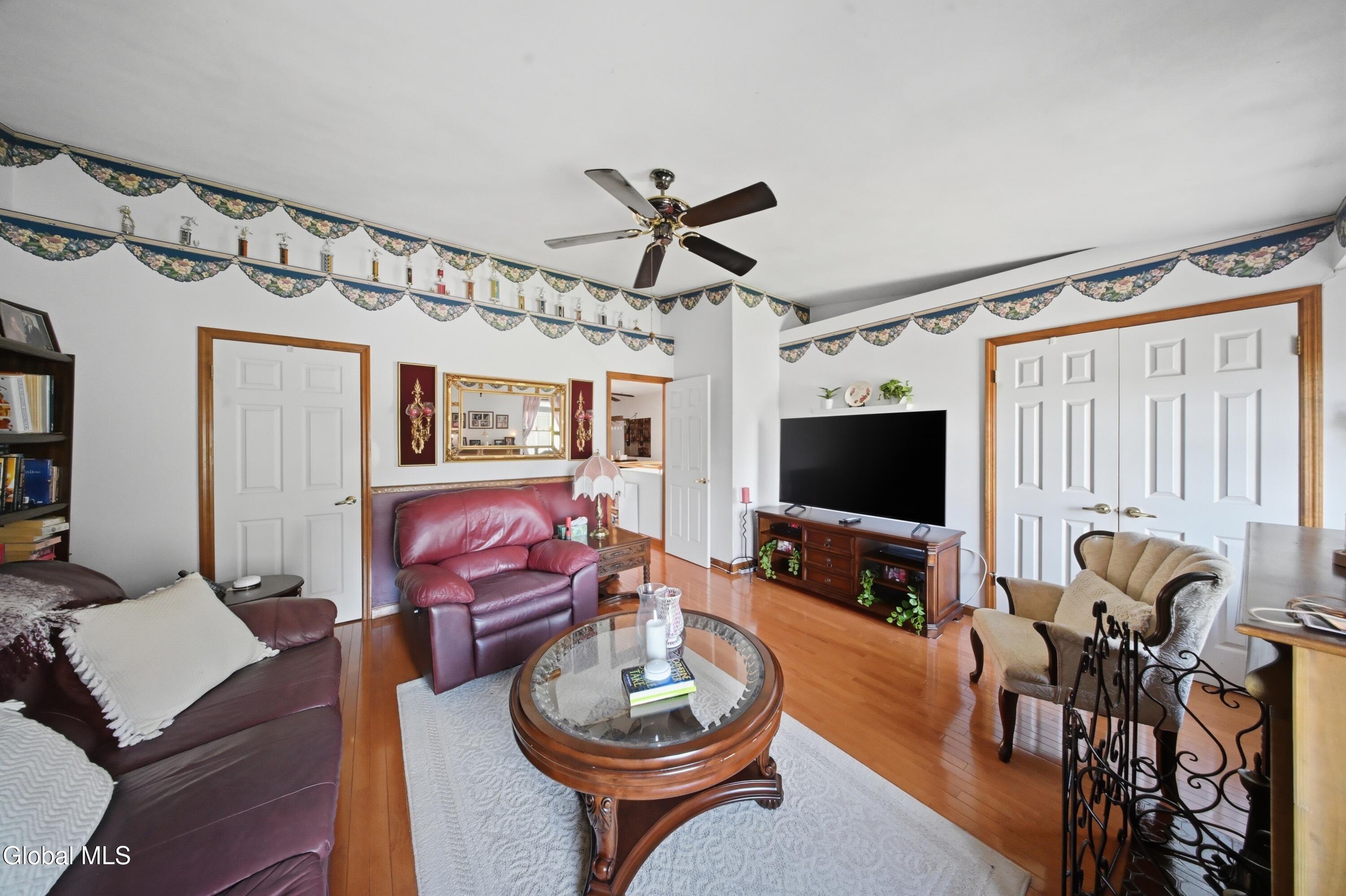 11 Bridgewood Lane Watervliet NY 12189