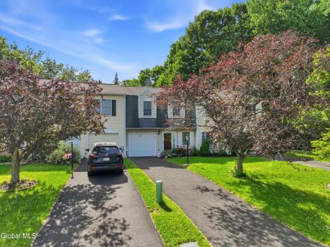 11 Bridgewood Lane Watervliet NY 12189