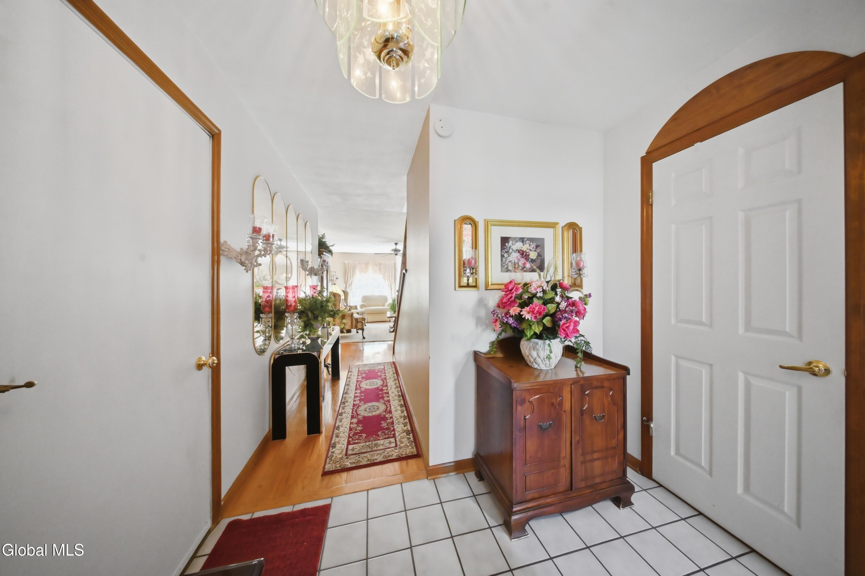 11 Bridgewood Lane Watervliet NY 12189