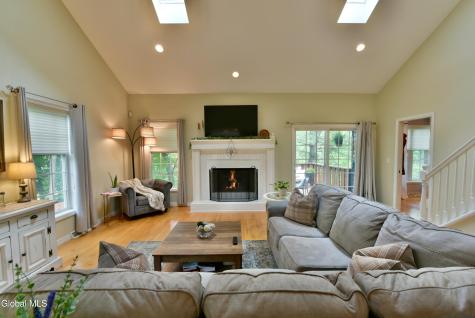 12 Tracey Court Troy NY 12180