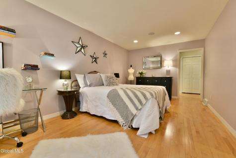 12 Tracey Court Troy NY 12180