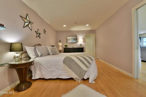 12 Tracey Court Troy NY 12180