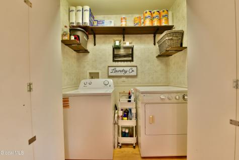 12 Tracey Court Troy NY 12180