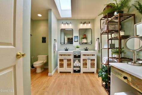 12 Tracey Court Troy NY 12180