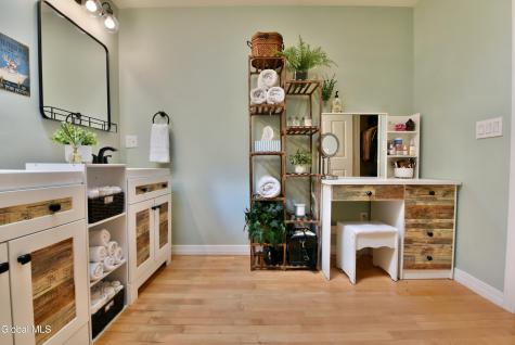 12 Tracey Court Troy NY 12180