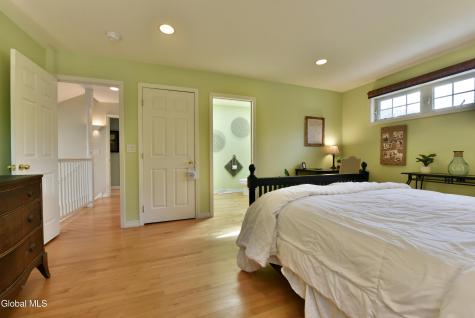 12 Tracey Court Troy NY 12180
