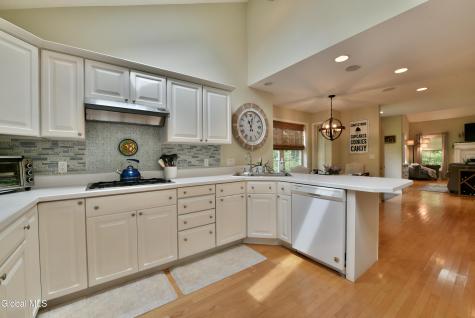 12 Tracey Court Troy NY 12180