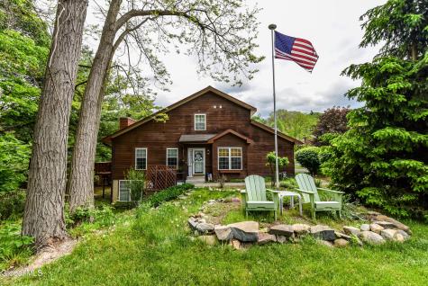 12 Tracey Court Troy NY 12180