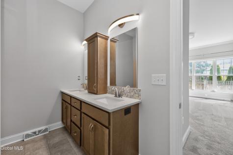 86 Cambridge Way Latham NY 12110