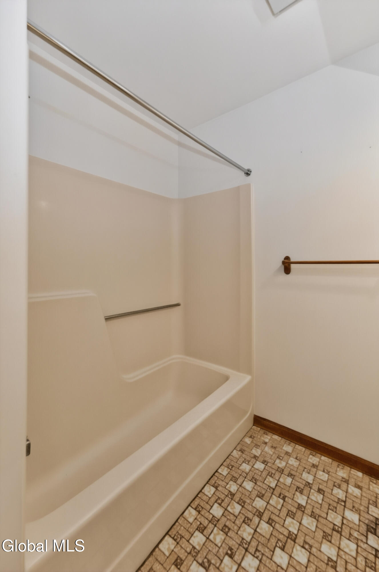 102 Cedarview Lane Watervliet NY 12189