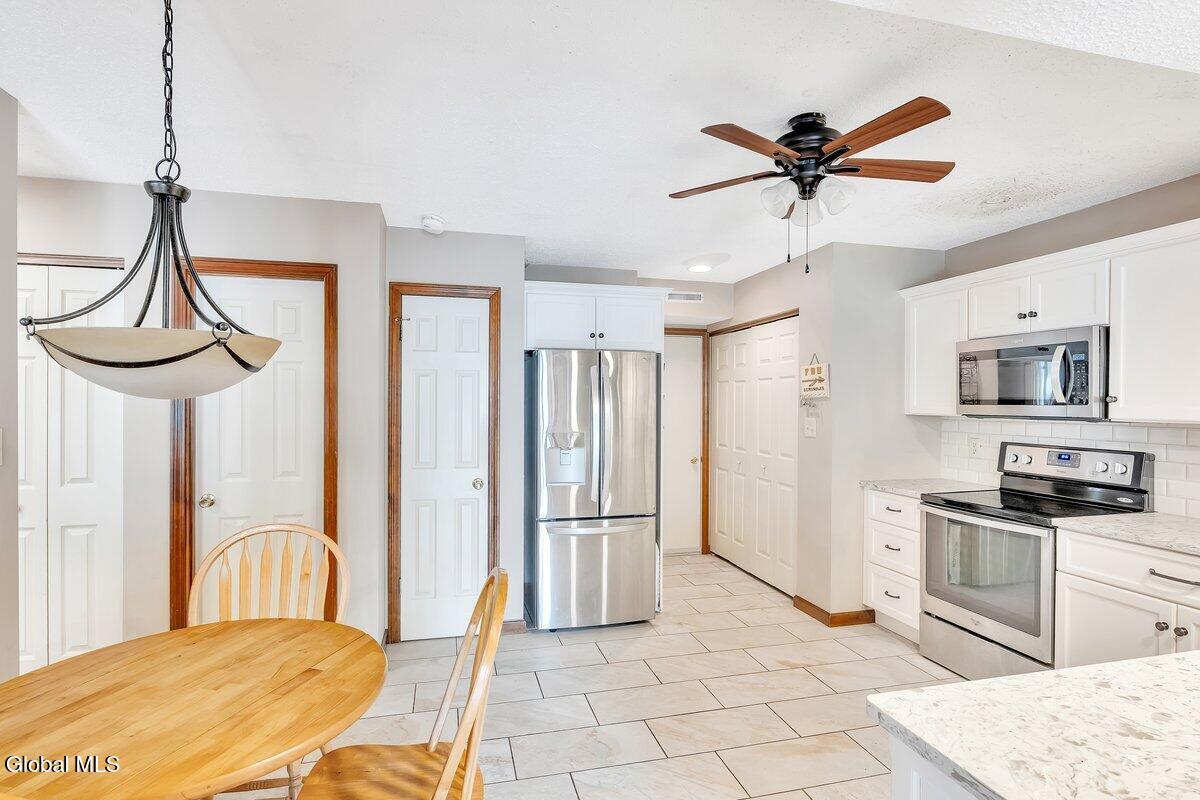 4 Rusfield Drive Glenmont NY 12077