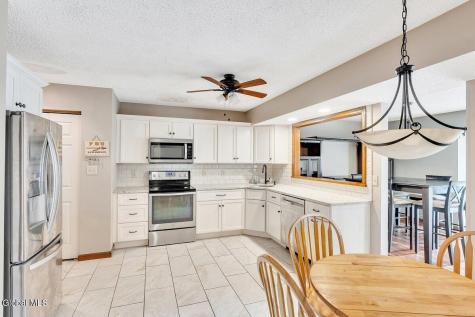 4 Rusfield Drive Glenmont NY 12077