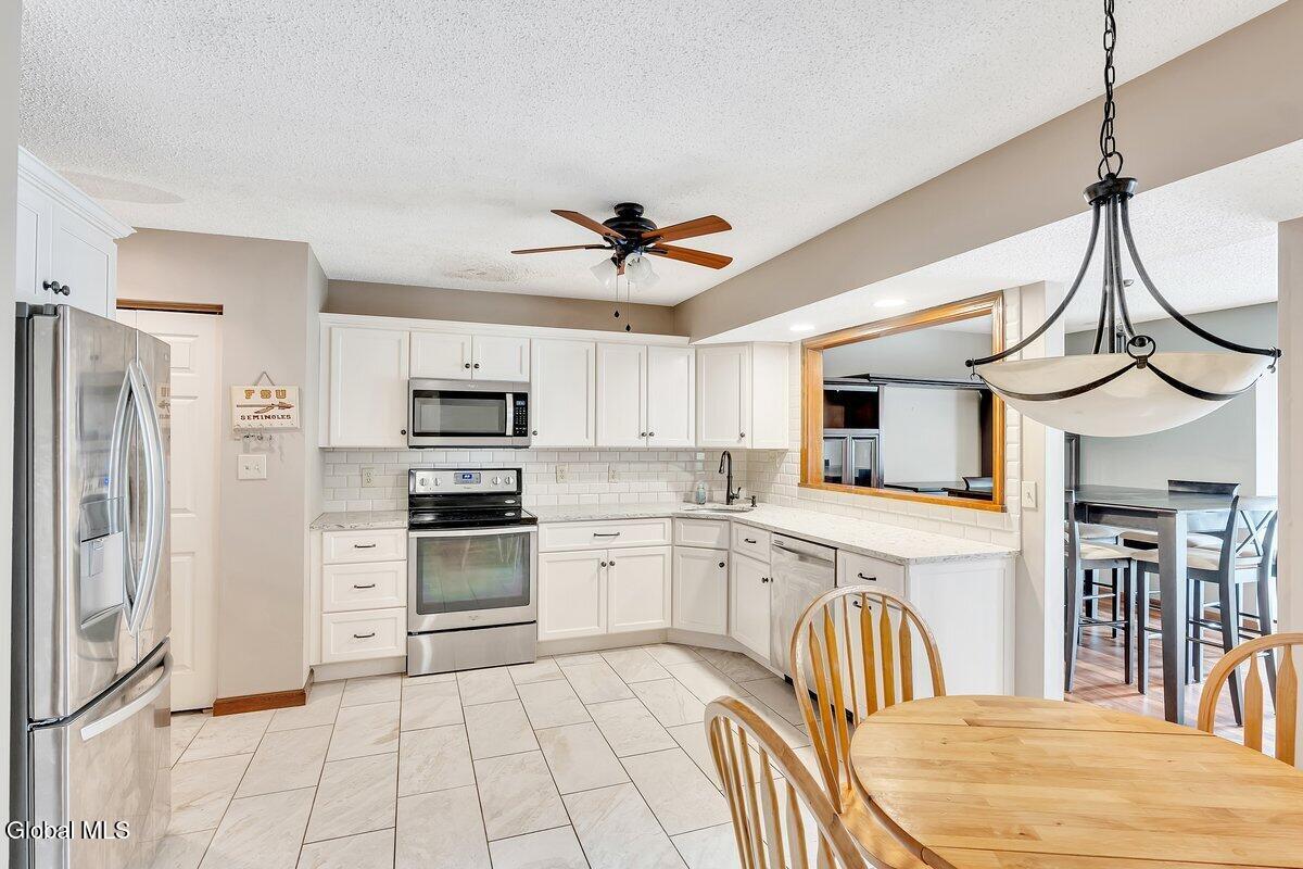 4 Rusfield Drive Glenmont NY 12077
