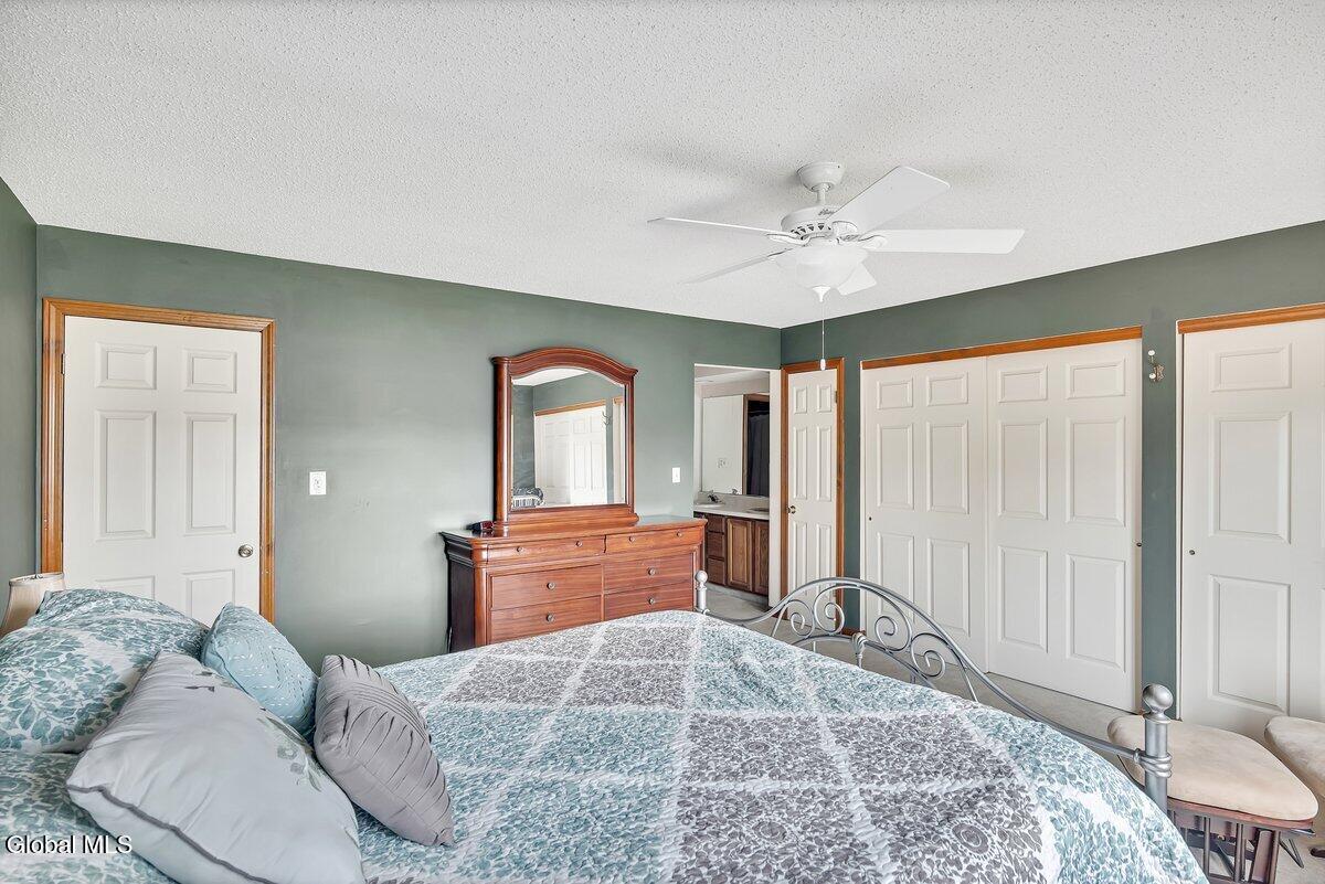 4 Rusfield Drive Glenmont NY 12077