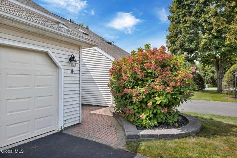 4 Rusfield Drive Glenmont NY 12077