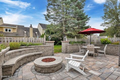 4 Rusfield Drive Glenmont NY 12077