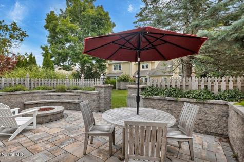 4 Rusfield Drive Glenmont NY 12077