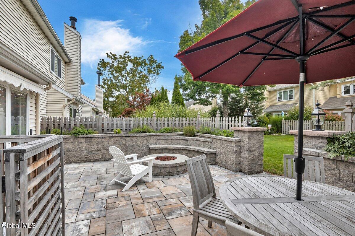 4 Rusfield Drive Glenmont NY 12077