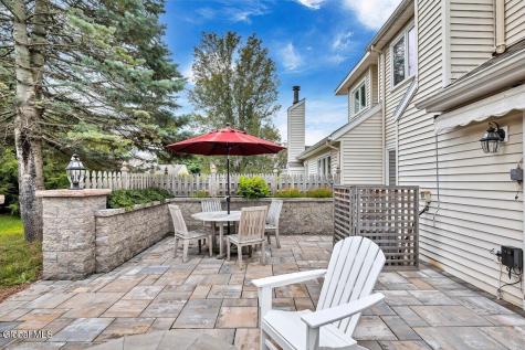4 Rusfield Drive Glenmont NY 12077