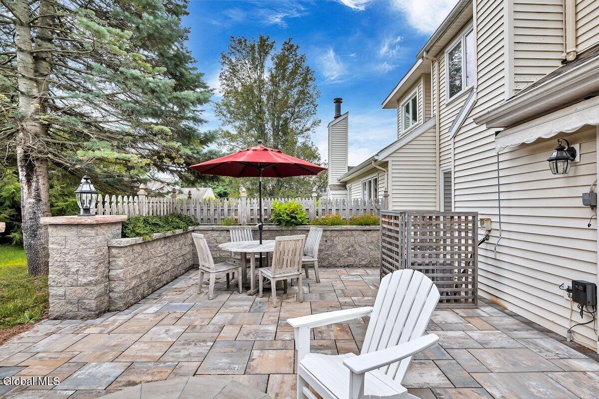 4 Rusfield Drive Glenmont NY 12077