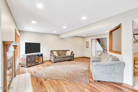4 Rusfield Drive Glenmont NY 12077