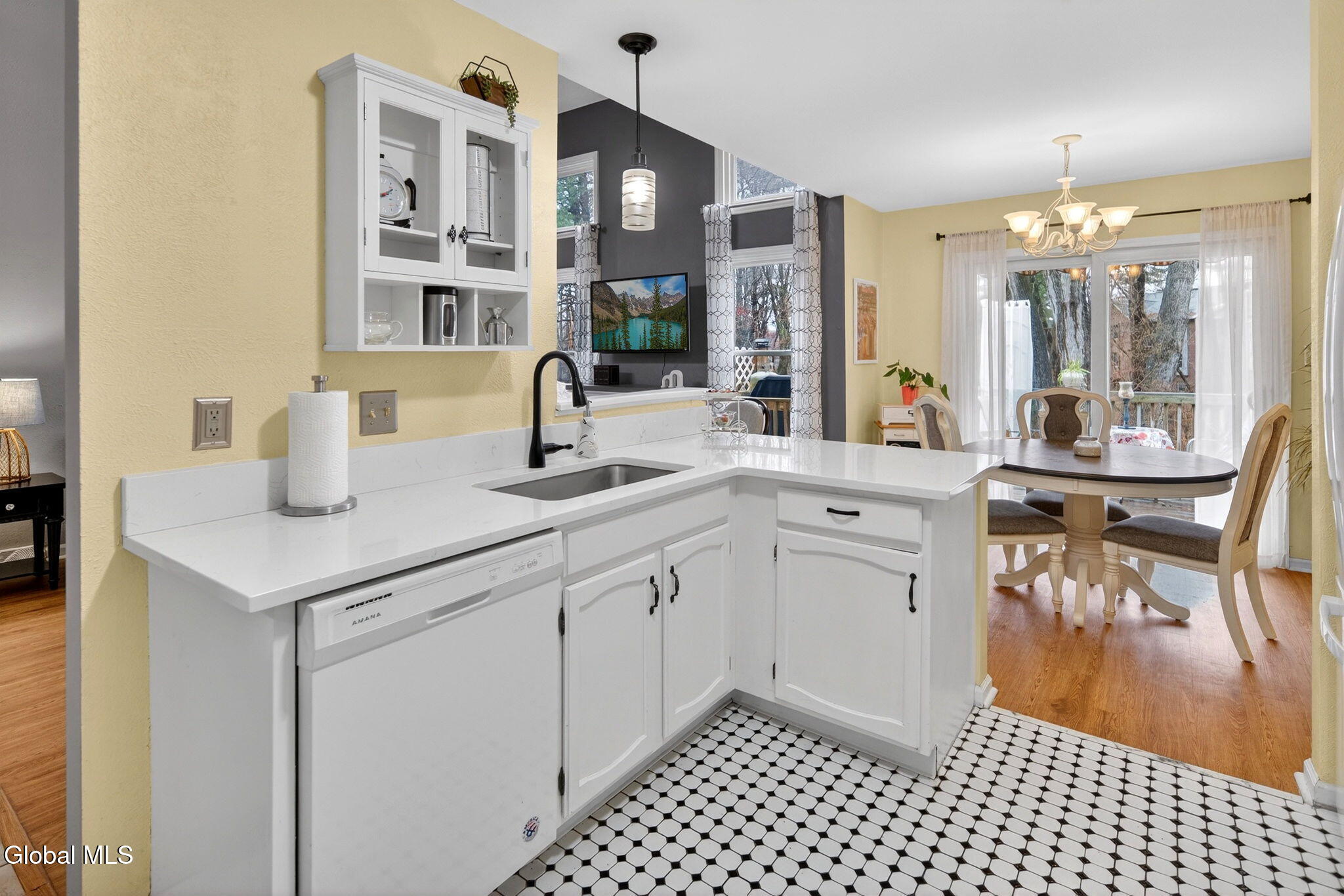 525 Highwood Circle Albany NY 12203