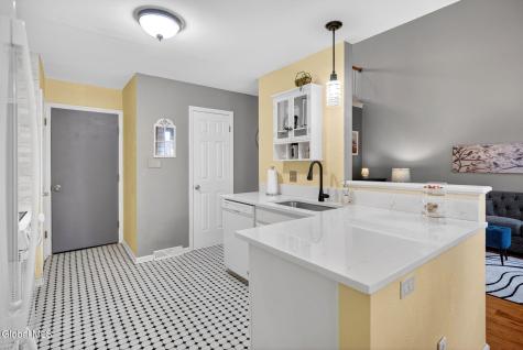 525 Highwood Circle Albany NY 12203