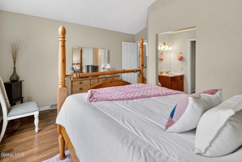 525 Highwood Circle Albany NY 12203