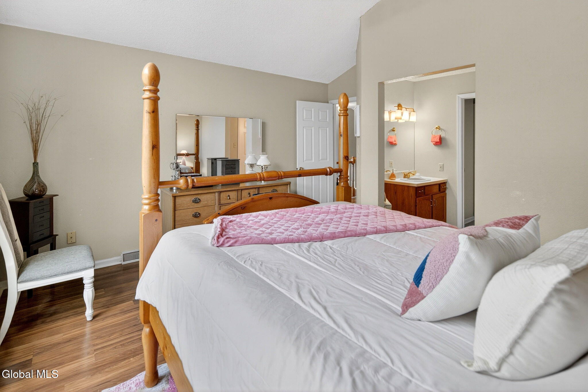 525 Highwood Circle Albany NY 12203