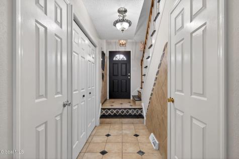 525 Highwood Circle Albany NY 12203
