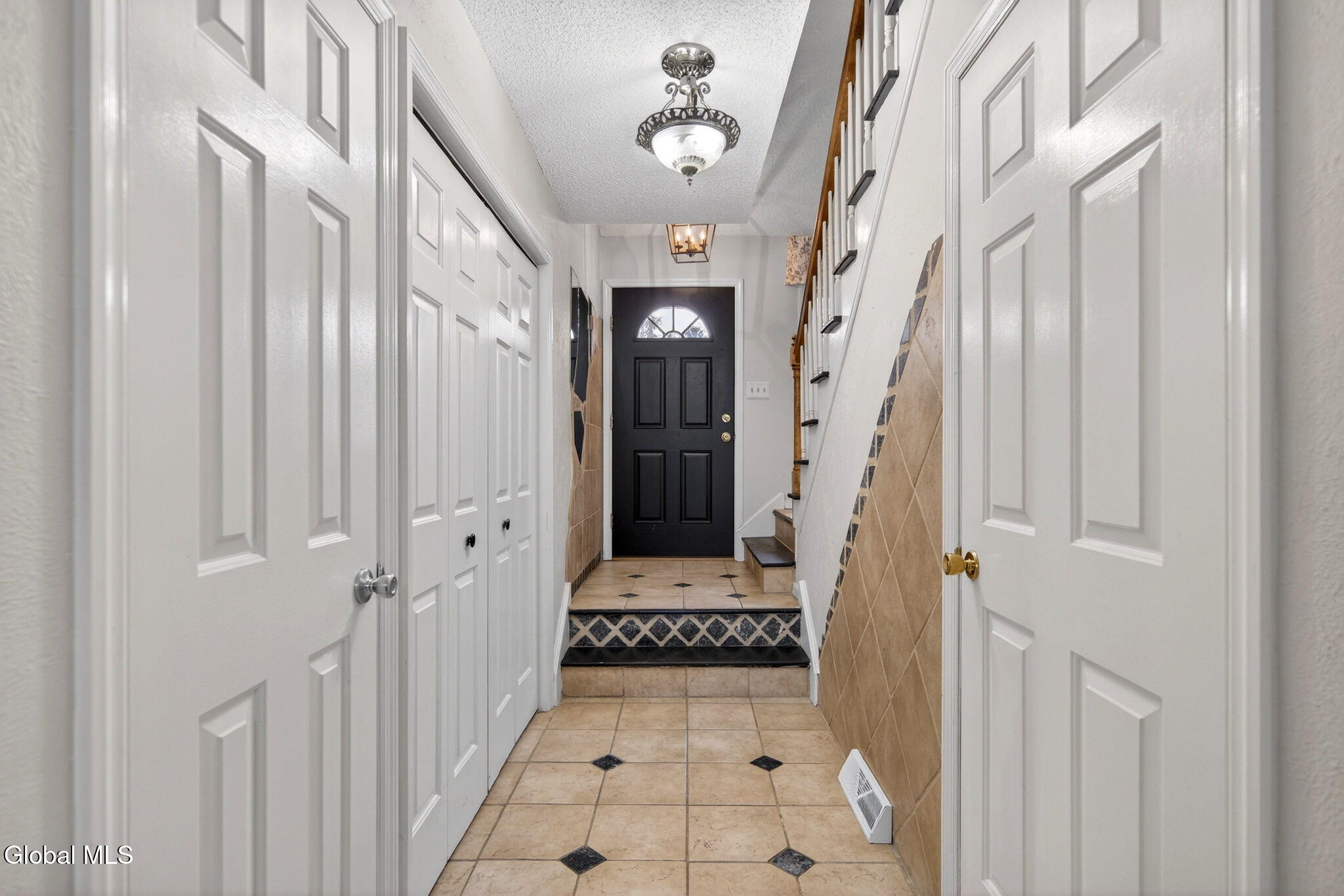 525 Highwood Circle Albany NY 12203