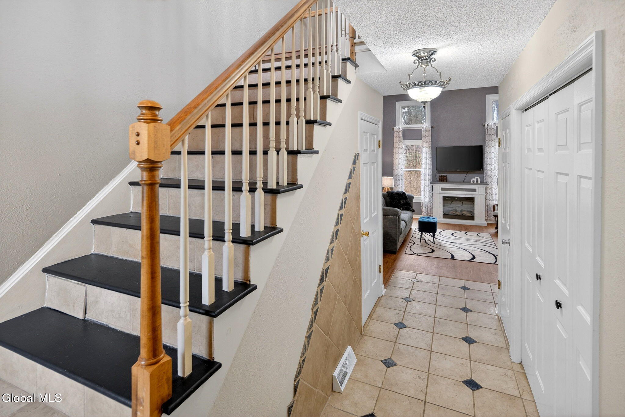525 Highwood Circle Albany NY 12203