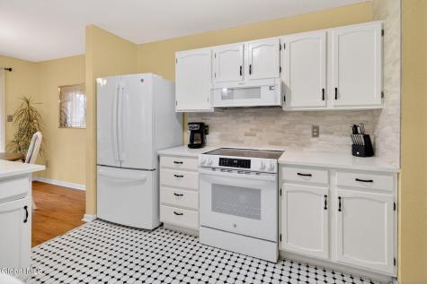 525 Highwood Circle Albany NY 12203