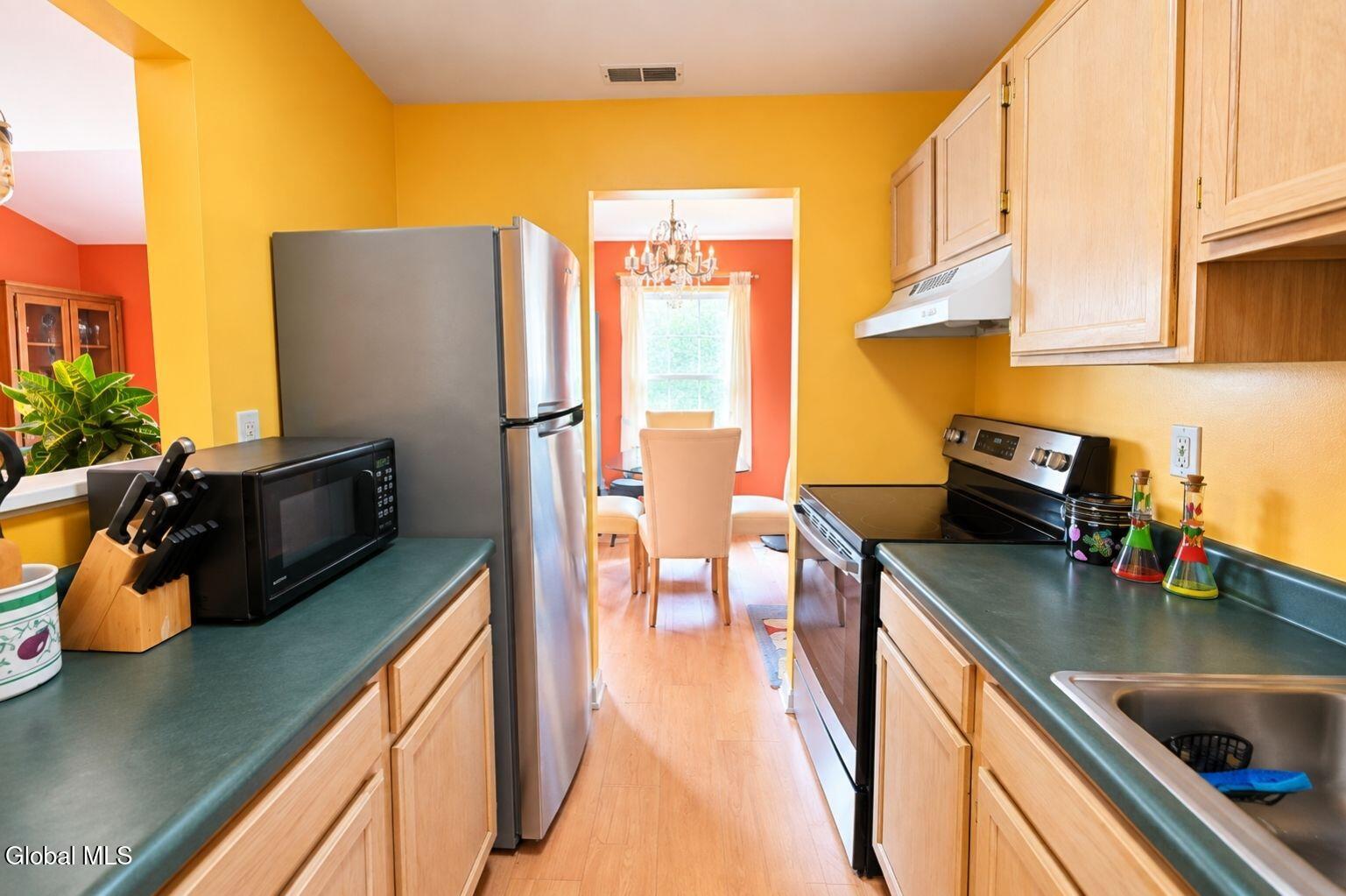 102 Bridgewood Lane Watervliet NY 12189