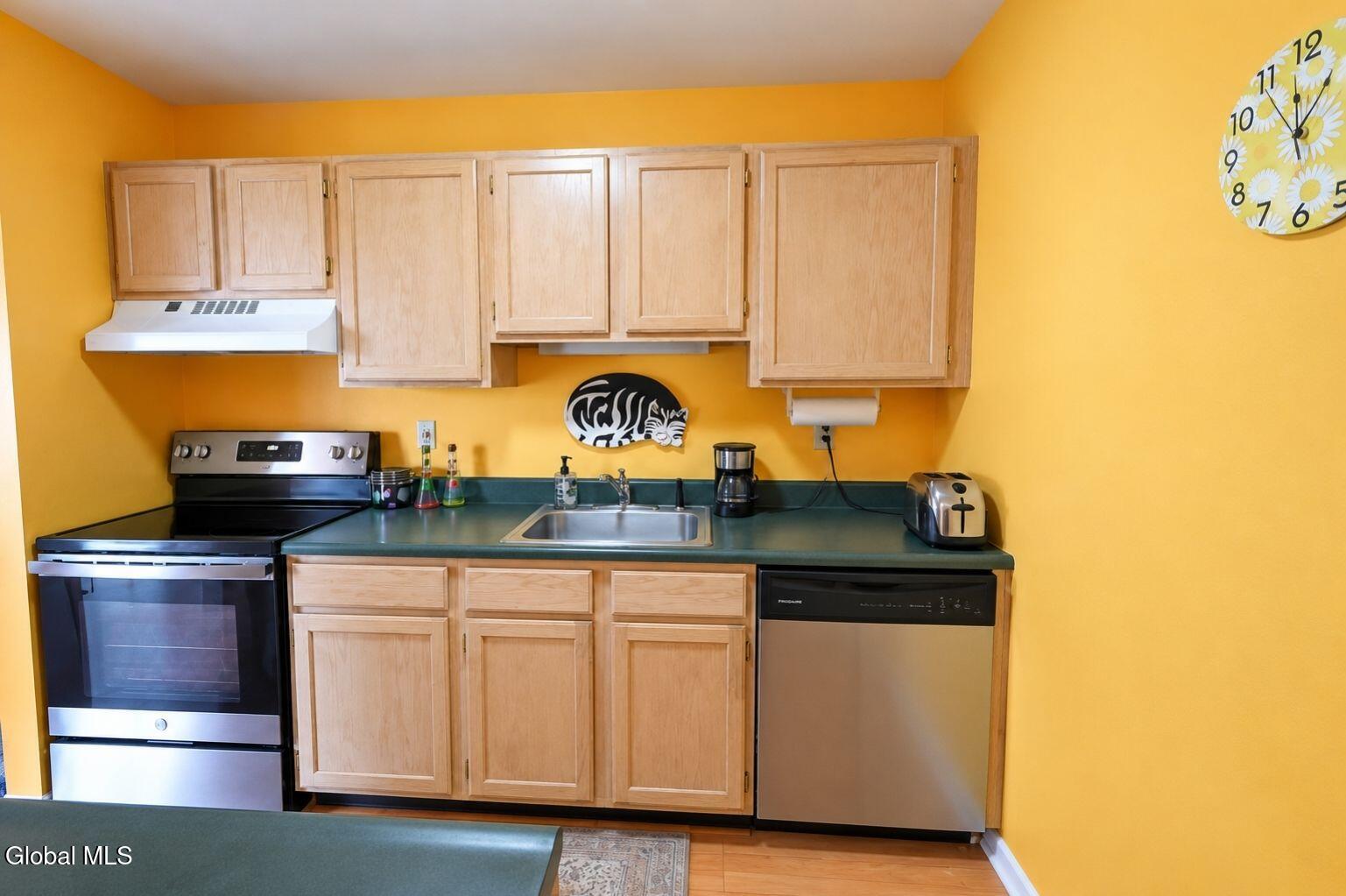 102 Bridgewood Lane Watervliet NY 12189