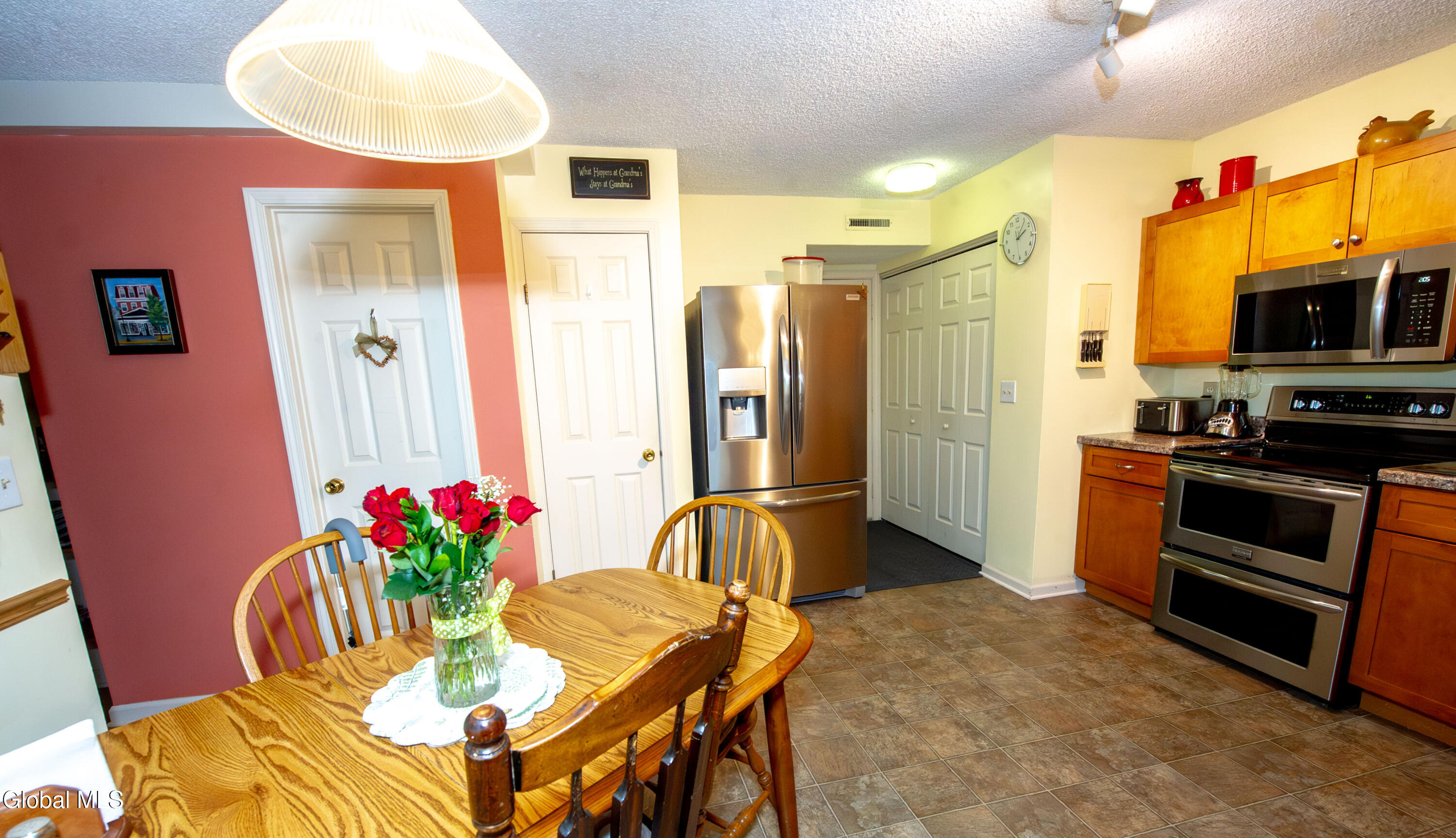 92 Commonwealth Drive Glenmont NY 12077