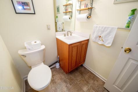 92 Commonwealth Drive Glenmont NY 12077