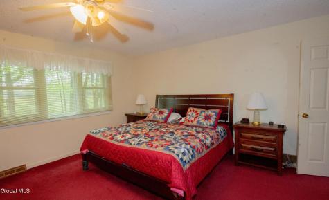 92 Commonwealth Drive Glenmont NY 12077