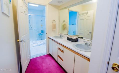 92 Commonwealth Drive Glenmont NY 12077