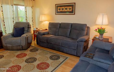 92 Commonwealth Drive Glenmont NY 12077