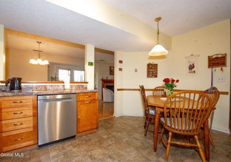92 Commonwealth Drive Glenmont NY 12077