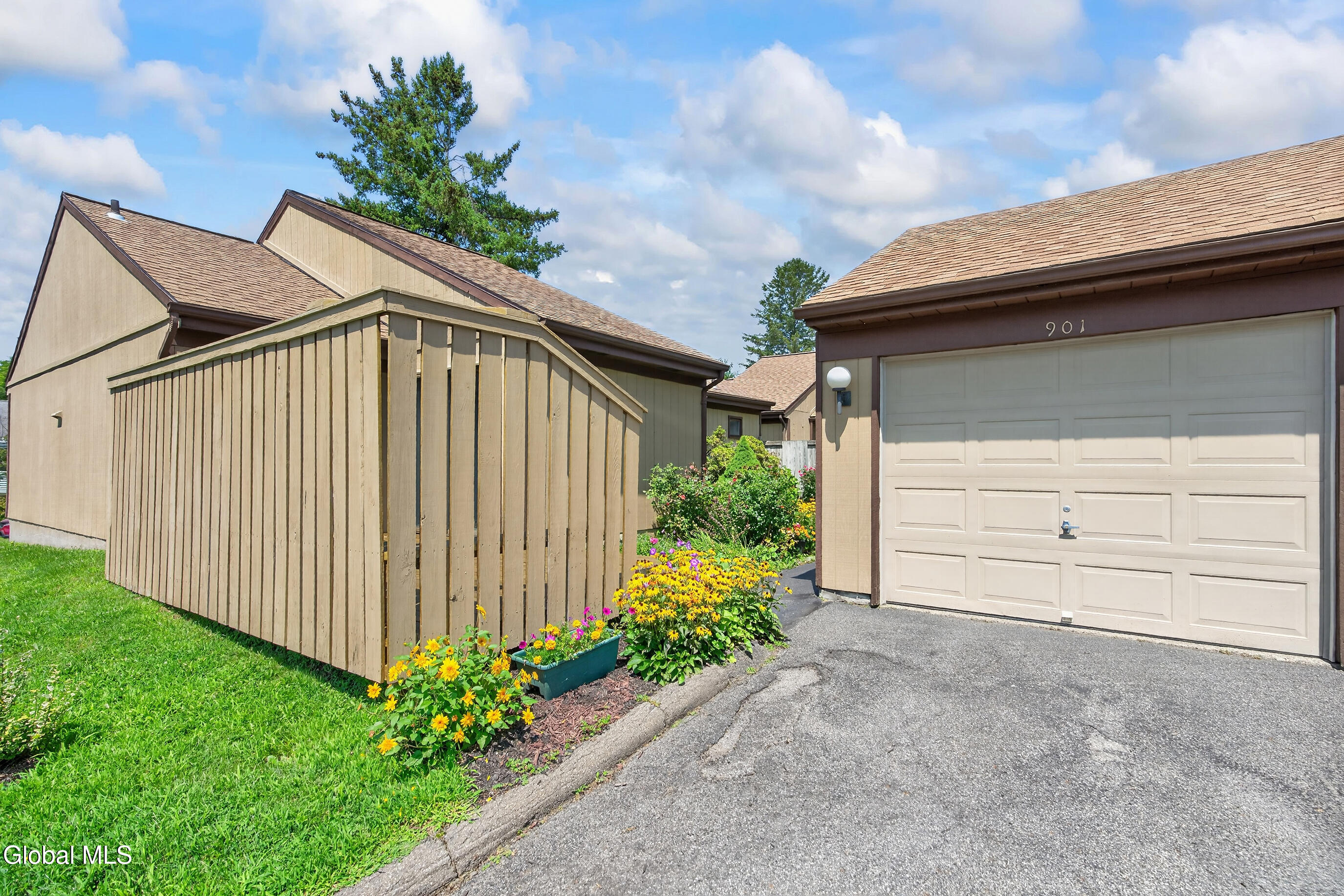 901 Huntington Court East Greenbush NY 12061