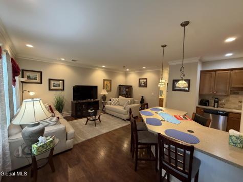 73 Saratoga Road Schenectady NY 12302