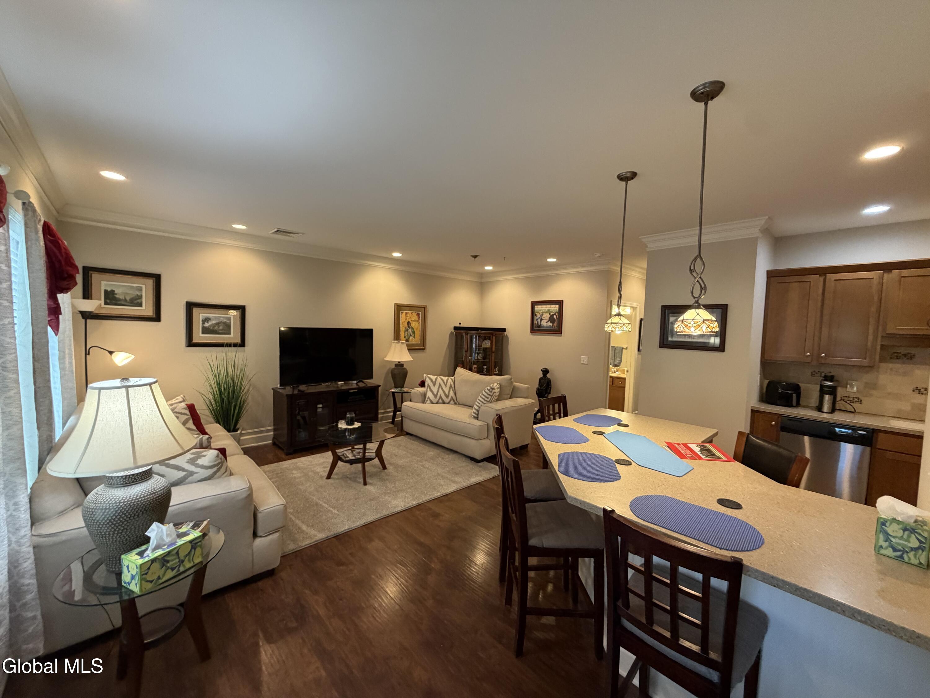 73 Saratoga Road Schenectady NY 12302