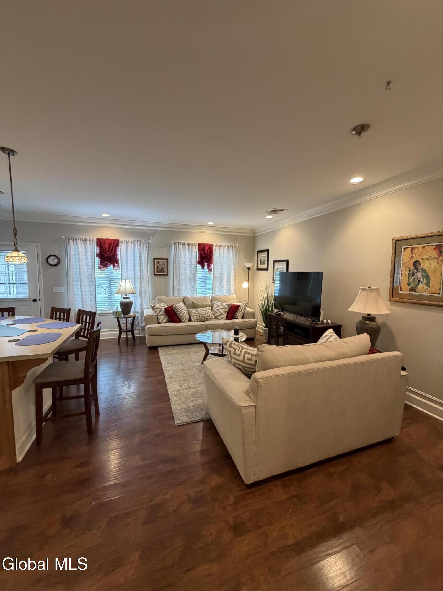 73 Saratoga Road Schenectady NY 12302