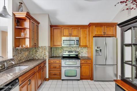 11 Greystone Drive Voorheesville NY 12186